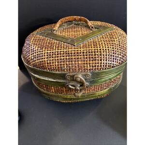 Chinoiserie Rattan/bamboo. Lidded Basket. Dime size rattan missing. Vintage. ￼